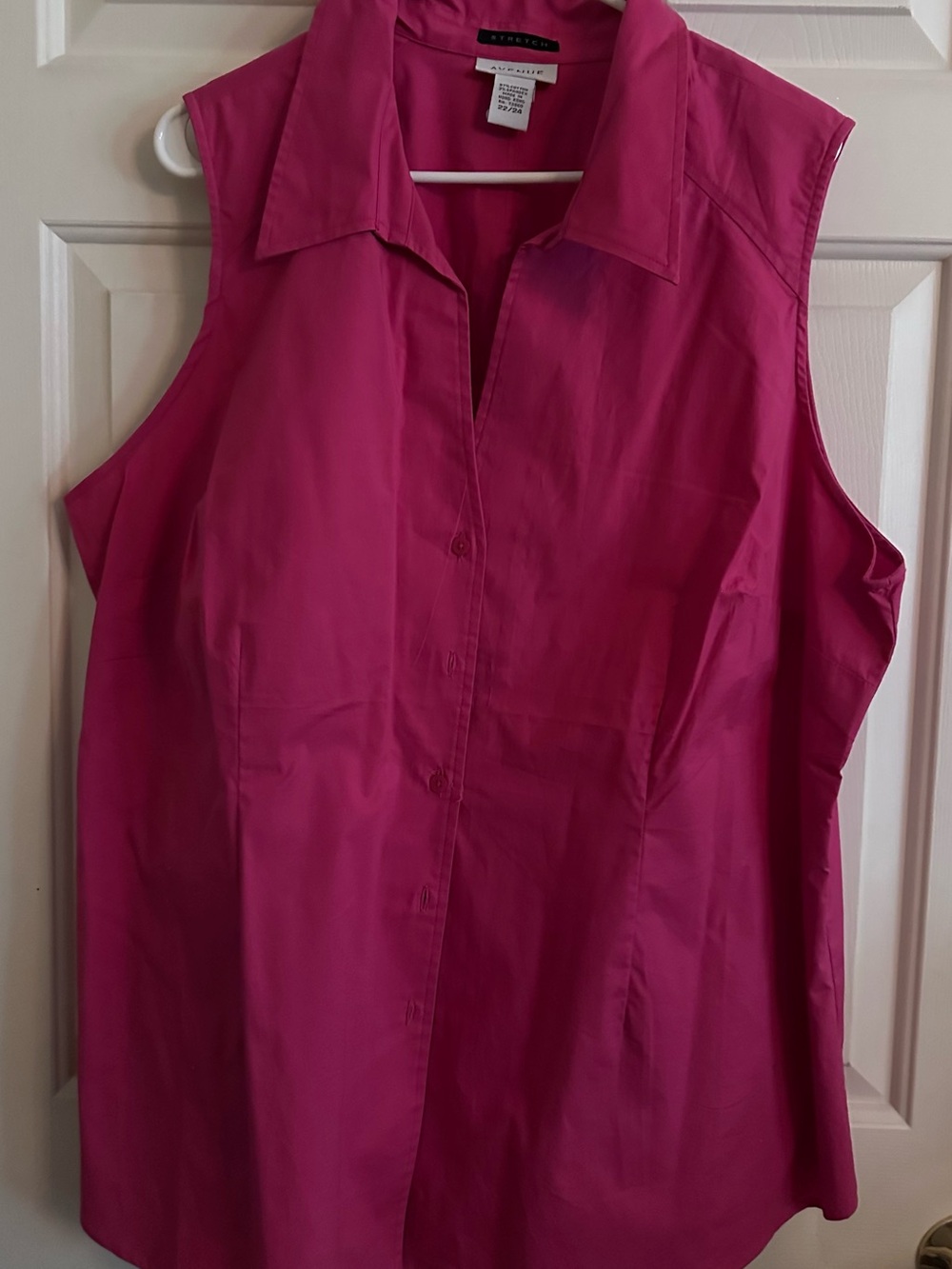 Avenue Sleeveless Button-Down Shirt in Bright Fuchsia Pink